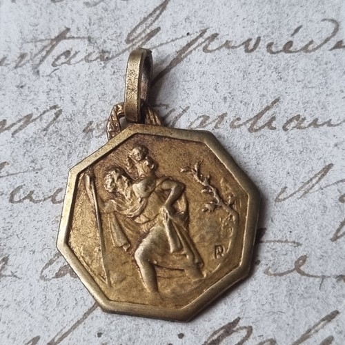 Pendentif médaille saint - pendentif,