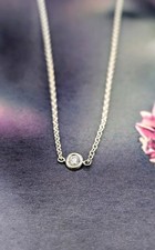 Collier en or blanc maille forçat serti d'un petit diamant Or 750 Millième (18 