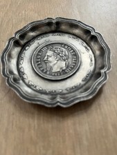 Coupelle en étain avec médaillon de Napoléon III, Empire Français, 1867