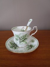 Tasse avec sous tasse et  cuillère QUEEN'S Rosina China CoLtd May Mai Muguet