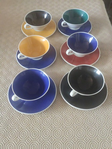 Tasses sous - et,