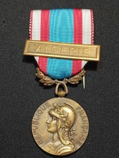 C3*/09/25 (REF27439) Médaille MILITAIRE de la guerre d'Algérie French MEDAL