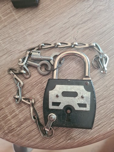 Ancien cadenas avec ses clés - avec,