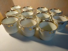 11 tasses et 16 soutasses en porcelaine  de Paris XIXème siècle