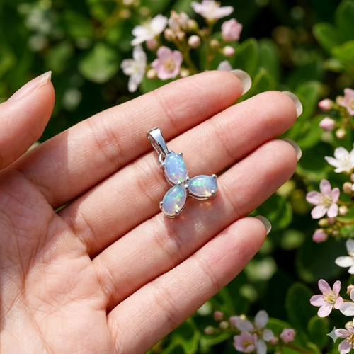 Pendentif fleur opale blanche - fleur,