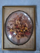 VERRE BOMBÉ OVAL SUR PANNEAU TOILE MOIRÉE ENCADRÉ, FLEURS SÉCHÉES NATURELLES