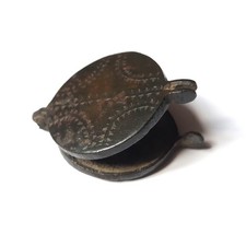 Etui à miroir médiéval en cuivre – 14ème siècle