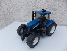 tracteur Bruder New Holland T 8040 éch : 1/16 manque 1 porte et 2 rétros