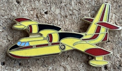 Rare pins pompier - fire, avion
