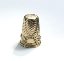 AUCOC à PARIS dé à coudre or 18 carat Poinçon tête d'aigle Nécessaire de couture