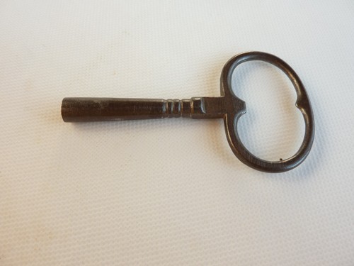Clé ancienne pour horloge