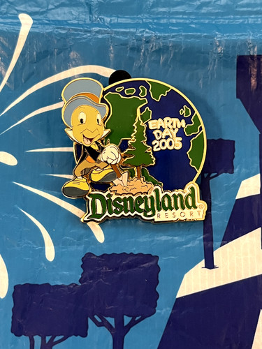 Pin trading disneyland - trading, resort