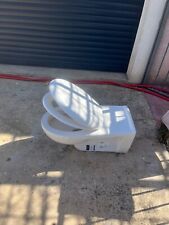 WC PMR suspendu comme neuf vendu avec lunette abattant ressort 