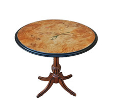 Guéridon en bois plateau ovale marqueté à décor floral