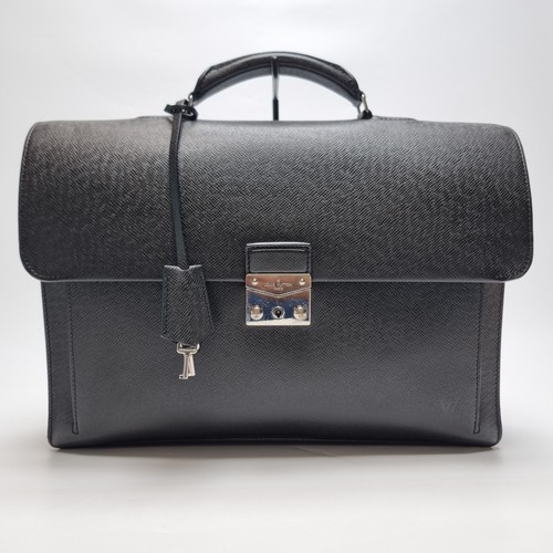 Louis vuitton taiga associate - louis,