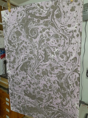 Papier marbré cuve de - la,