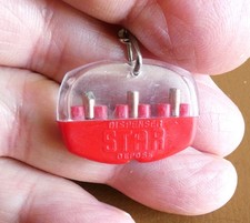 Ancien porte clé Boîte Pierre à Briquet Star, Années 60.