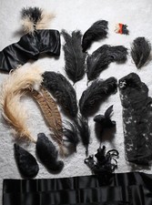 Lot 20 pièces Plumes à chapeau anciennes, rubans de soie, pour costumes d'époque