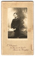 Photo E. Chapuis, Bécon-les-Bruyères, 96 Rue du 22 Septembre, Porträt eines jun 