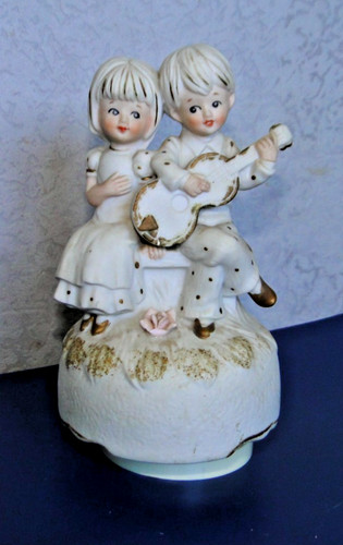 Couple enfants figurines