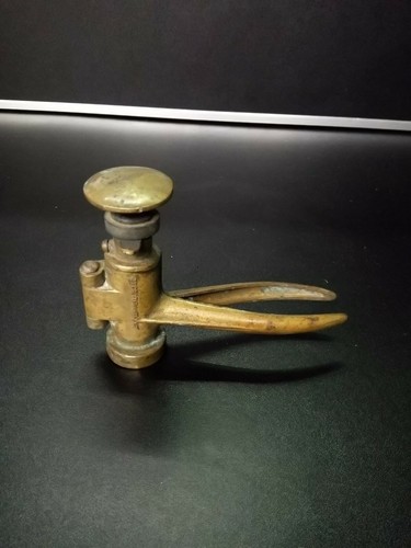 Ancienne bouchonneuse laiton - , "