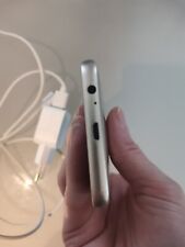 Samsung Galaxy J6 SM-J600F - 32 Go - Or (Désimlocké) (Double SIM)