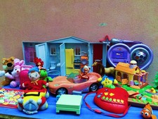 JOUETS LOT UN GRAND CARTON DE JOUETS POUR FILLES AVEC BARBIE SA MAISON & VOITURE