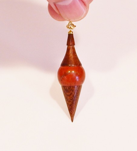 Pendule pendentif en bois - /,
