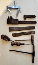 lot d'outils anciens divers Et Un Couteau Suisse Multifonction 