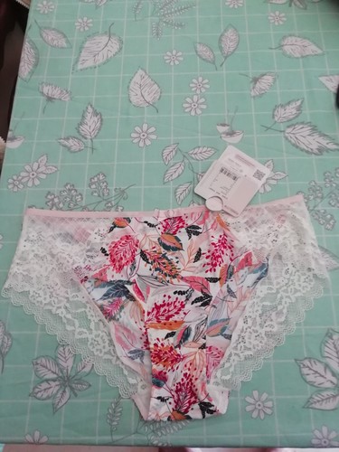 Slip blanc motif fleurs - motif, taille