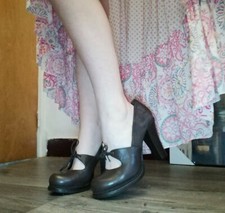 Chaussures à talons brun marron bi-matière simili cuir et daim