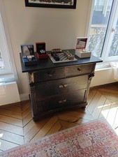 Commode dans le style rétro vintage en bois brossé