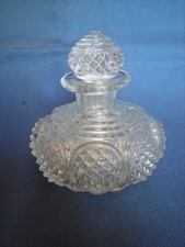 BEAU FLACON EN VERRE MOULE ANCIEN