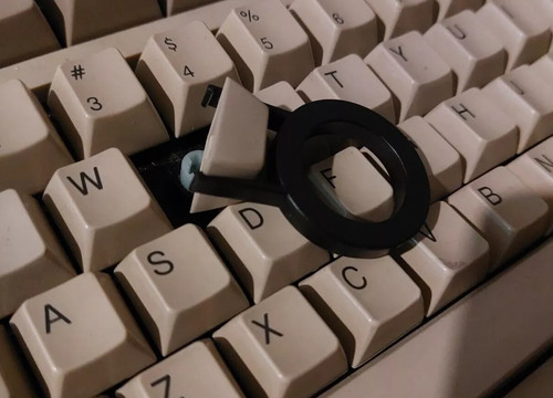 Key extractor for commodore - for,