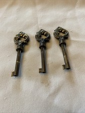 3 Clés anciennes identiques