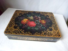 Ancienne boîte en tôle