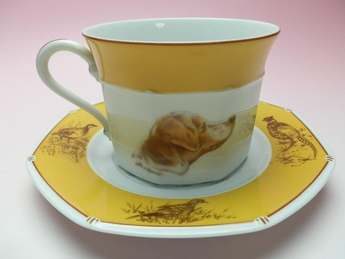 Ensemble tasse soucoupe - tasse, et