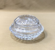 boite ronde / bonbonnière en cristal taillé signé BACCARAT sucrier Drageoir 13cm