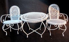 Ensemble métal laqué blanc, salon romantique pour poupée, 2 fauteuils + guéridon