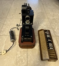 Projecteur Pathé baby 1er Modèle avec ses accessoires. Obturateur fonctionnel.