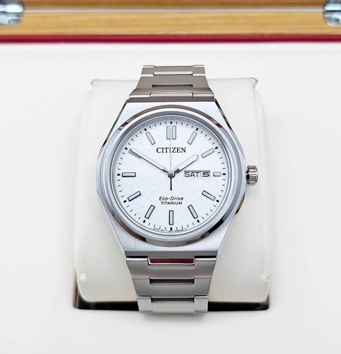 Montre neuve pour homme
