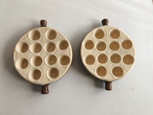 Table lot deux assiettes - table, :
