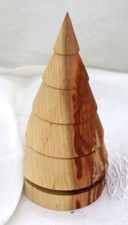Sapin de Noel artisanal  en bois (Prunier)  17 cm de hauteur