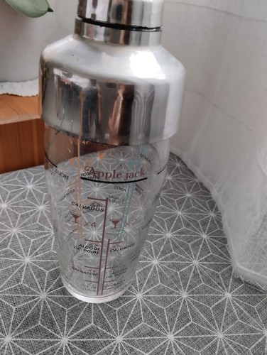 Shaker cocktail - a,