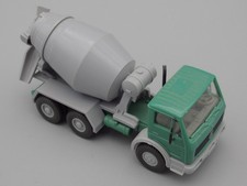 Camion toupie à béton -