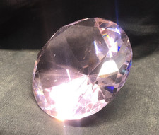 cristal rose  presse papier