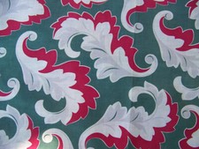 TRES ANCIEN  COUPON DE TISSU FEUILLES DE CHENE TONS ROUGE VERT ECRU - TIS 5