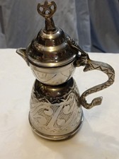 Petite cafetière orientale /