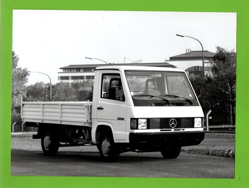 Mercedes 100 d photo - mercedes, la