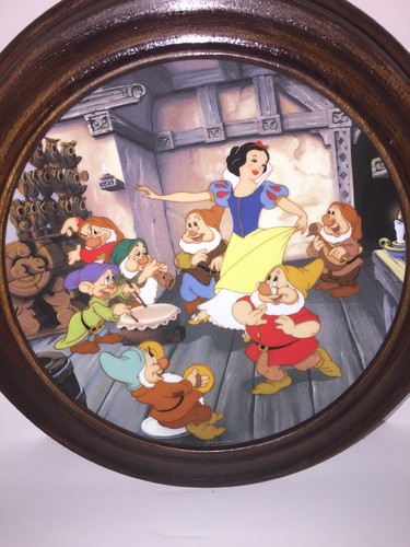 Disney collector plate with - collector,